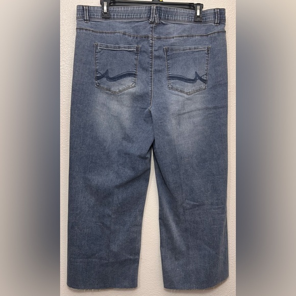 NWOT Angels Everflex Sculpt Raw Hem Wide Leg Light Wash Jeans size 20W - Picture 2 of 4